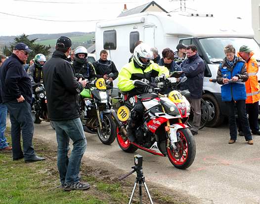 <b>Gilles Planchon-Tourly - Président de la Commission des Rallyes Routiers et son équipe de bénévoles hyper-motivés veillent au bon déroulement des épreuves (photo Yume.com)</b>