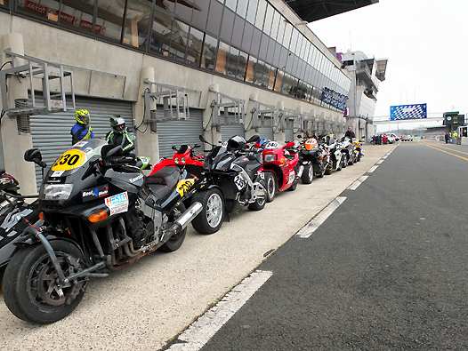 <b>Les side-cars à la parade (photo Yume.com)</b>