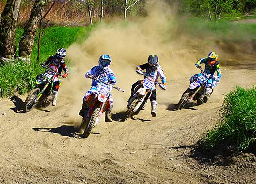 <b>Livia Lancelot - Kawasaki, Jessie Joineau - Honda, Amandine Verstappen - KTM et Justine Charroux - Yamaha (photo Guy Michel/MxGirl)</b>