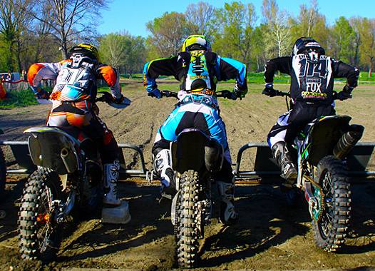 <b>Amandine Verstappen - KTM, Justine Charroux - Yamaha et Livia Lancelot - Kawasaki (photo Guy Michel/MxGirl)</b>