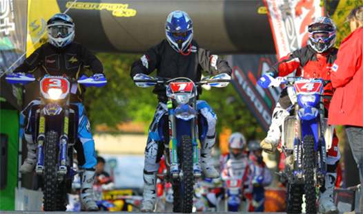 <b>Podium de départ (photo enduro-france.fr)</b>