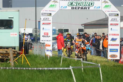 <b>Départ de spéciale (photo enduro-france.fr)</b>