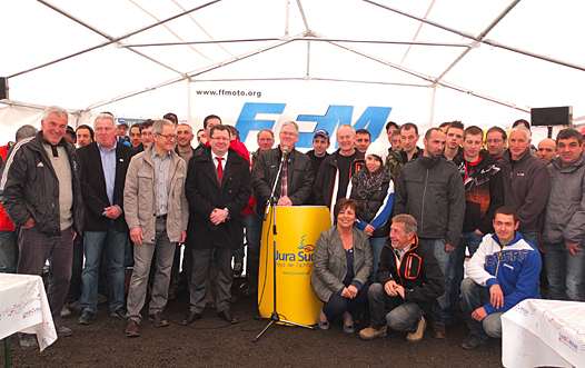 <b>Plus de 80 bénévoles ont permis la construction du terrain (photo Yume.com)</b>