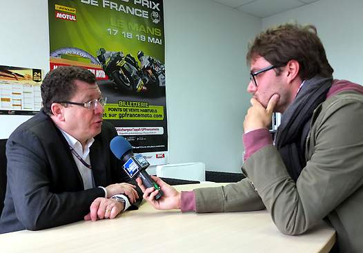 <b>Jacques Bolle - Président de la FFM en interview avec un journaliste de France Bleu Maine (photo Yume.com)</b><b></b>
