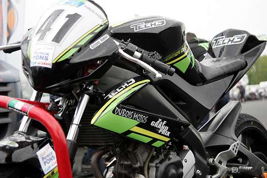 <b>La Yamaha aux couleurs Tech3 pour le poleman Anthony Dumont (photo Jean-Paul Ancion/FFM)</b>