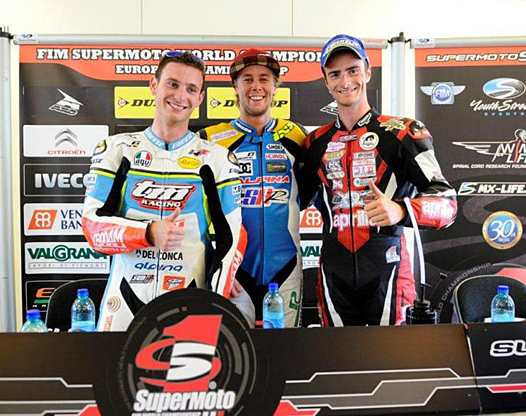 <b>Podium S1 : Thomas Chareyre - TM, Mauno Hermunen - TM et Adrien Chareyre - Aprilia (photo Youthstream)</b>