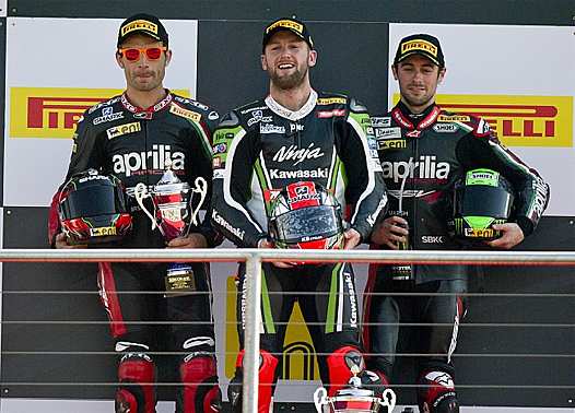 <b>Podium SBK 2e manche : Sylvain Guintoli - Aprilia, Tom Sykes - Kawasaki et Eugene Laverty - Aprilia (photo KRT)</b>