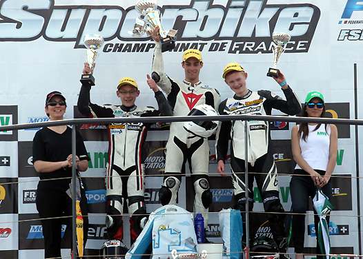 <b>Podium Moto3 2e course : Enzo Boulom – Honda, Christophe Arciero – Suter Honda et Karl Croix – Honda (photo Gérard Delio/Photopress)</b>