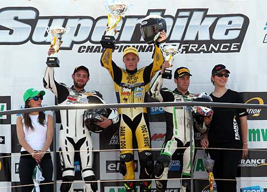 <b>Podium Supersport 2e course : Thibaut Bertin – Yamaha), Mathieu Ginès – Yamaha et Nicolas Salchaud - Kawasaki (photo Gérard Delio/Photopress)</b>