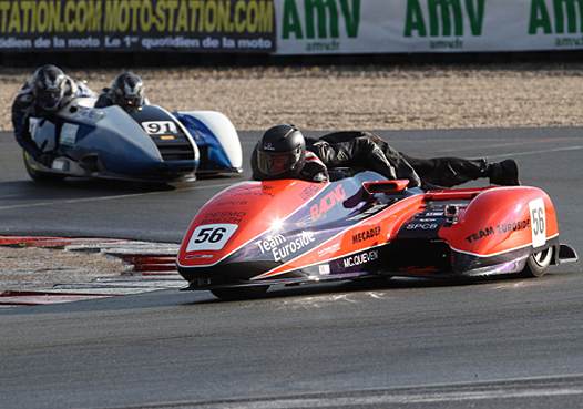 <b>Side Car : Huet/Arifon #56 - LCR Suzuki devant Poret/Poret #91 - LCR (photo Gérard Delio/Photopress)</b>