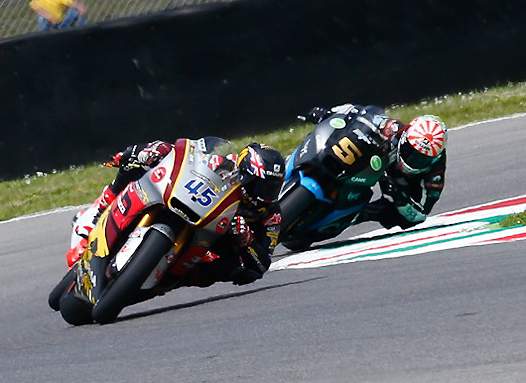 <b>Scott Redding – Kalex-Marc VDS Racing Team devant Johann Zarco - Suter-Came IodaRacing Project (photo MotoGP.com)</b>