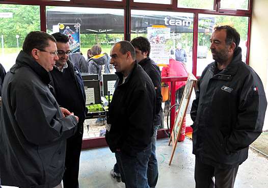 <b>Jacques Bolle - Président de la FFM, Patrick Lamoureux - 1e Vice-Président de la FFM, Philippe Daquin - Président du vaillant MC des 2 Gaves et Eric Simon - Président de la Commission d'Enduro et Rallyes Tout-Terrain FFM (photo Yume.com)</b>