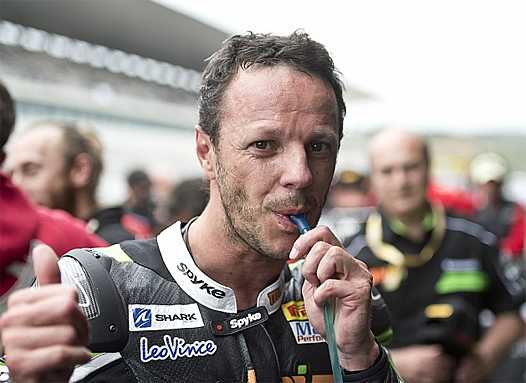 <b>Fabien Foret - Kawasaki (photo Kawasaki Racing Team)</b>