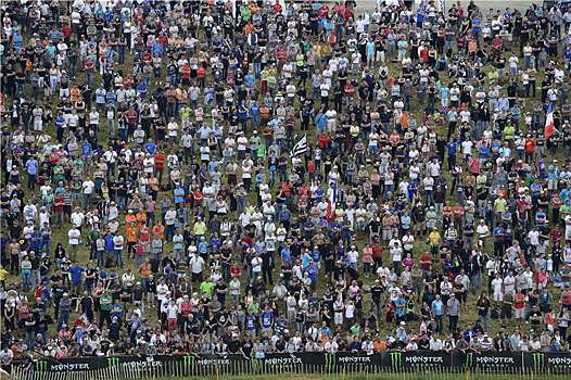 <b>Le public du GP de France à Ernée (photo Youthstream)</b>