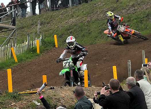<b>Victoire acquise de haute lutte pour Gautier Paulin - Kawasaki face à Toni Cairoli - KTM en première manche (photo Yume.com)</b>