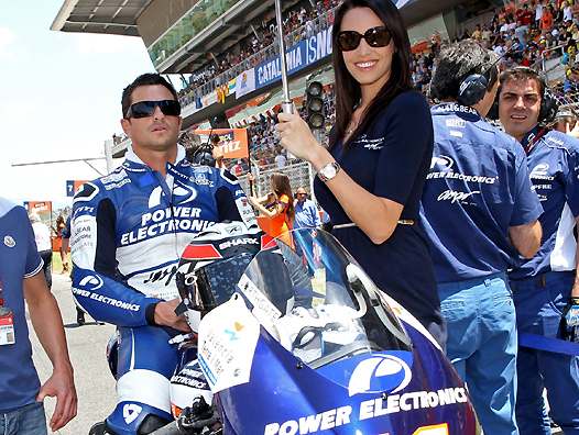 <b>Randy de Puniet - ART-Aprilia avec son épouse australienne, la mannequin Lauren Vickers-De Puniet (photo Team Aspar)</b>