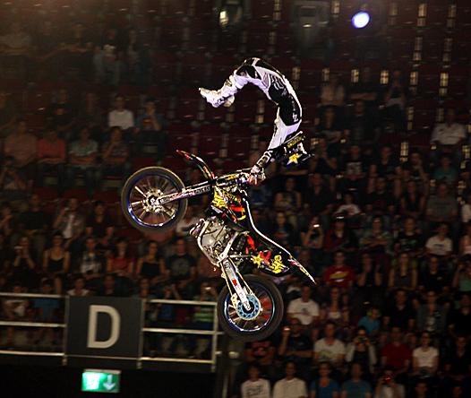 <b>David Rinaldo - Yamaha (photo nightofthejumps.com)</b>