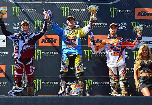 <b>Podium MX2 : Jose Butron - KTM, Jeffrey Herlings - KTM et Jordi Tixier - KTM (photo Youthstream)</b>