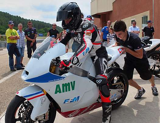<b>Test de la Moto2 de l'Equipe de France par Alan Techer (photo Yume.com)</b>
