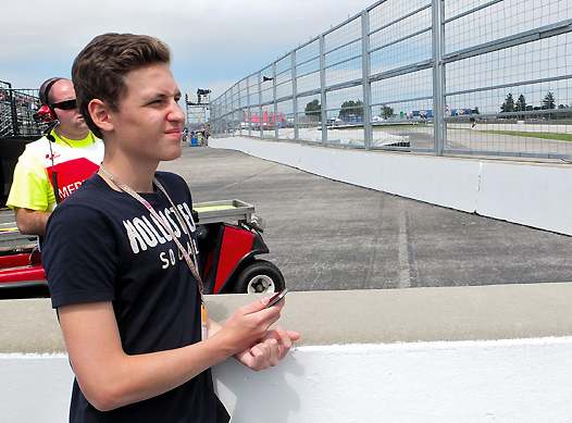 <b>Simon Danilo encore convalescent était venu soutenir son frère avant de reprendre prochainement la Red Bull Cup (photo Yume.com)</b>