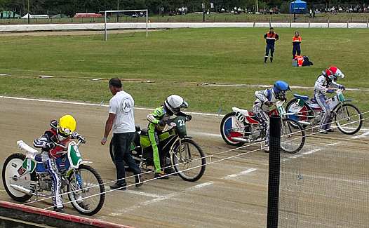 <b>Départ d’une manche du Trophée d’Or Junior 125cc (photo Yume.com)</b>