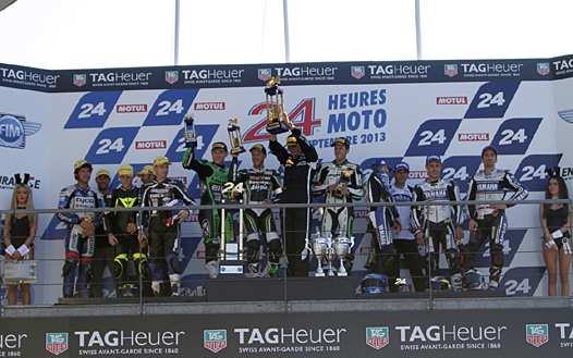 <b>Podium des 36e 24 Heures Moto : Team R2CL, Guy Martin, Dylan Buisson et Gwen Giabbani - Suzuki, SRC Kawasaki, Grégory Leblanc, Fabien Foret et Nicolas Salchaud - Kawasaki, GMT94, David Checa, Kenny Foray et Matthieu Lagrive - Yamaha (photo GoodShoot.com)</b>