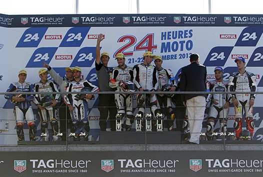 <b>Podium Superstock : Junior Team LMS Suzuki, Baptiste Guittet, Etienne Masson et Guillaume Dietrich - Suzuki, Team Motors Event, Grégory Fastre, Michaël Savary et Claude Lucas - Suzuki, Team Louit Moto 33, Florian Marino, Lorenzo Savadori et Ermeric Jonchière - Kawasaki (photo GoodShoot.com)</b>