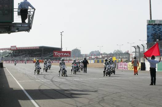 <b>Départ de la grande Finale de la Coupe Yamaha YZF-125R 2013 (photo Jean-Paul Ancion/FFM)</b>
