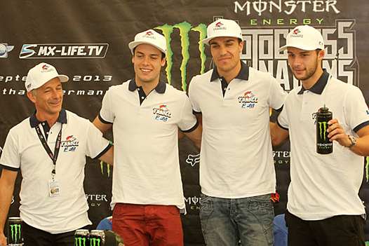 <b>Olivier Robert - Sélectionneur National FFM, Jordi Tixier - KTM, Gautier Paulin - Kawasaki et Christophe Charlier - Yamaha (photo Pascal Haudiquert/Mediacross/FFM)</b>