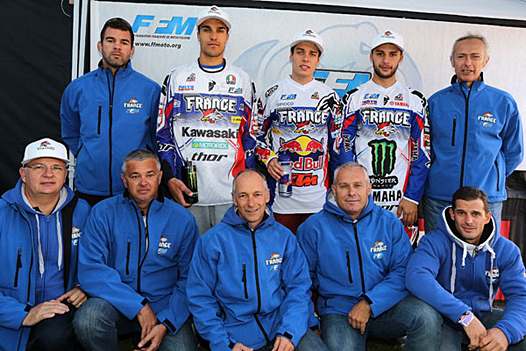 <b>L'Equipe de France et son encadrement (photo Pascal Haudiquert/Mediacross/FFM)</b>