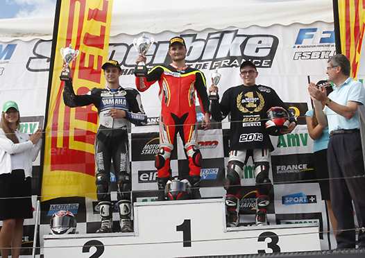 <b>Podium Pirelli 600 : Thibaut Gourin - Yamaha, Alexis Drain - Kawasaki, Morgan Berchet - Yamaha et Philippe Bonnecarrère - Maire d'Albi (photo Gérard Delio/Photopress)</b>
