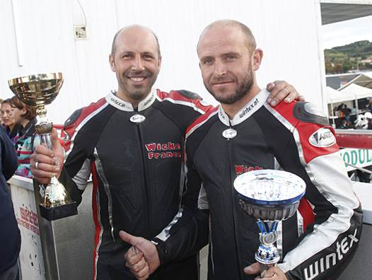 <b>Sébastien Delannoy et Sébastien Lavorel - LCR Suzuki Champion de France Side-Car 2013 (photo Gérard Delio/Photopress)</b>