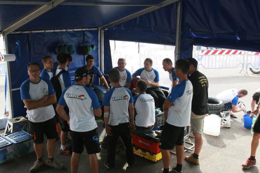 <b>Le briefing des mécanos (photo Bénédicte Simon/FFM)</b>