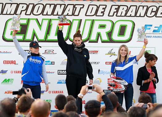 <b>Podium Féminines J1 : Juliette Berrez – Yamaha, Samantha Tichet – KTM et Marion Gimbert – TM (photo enduro-france.fr)</b>