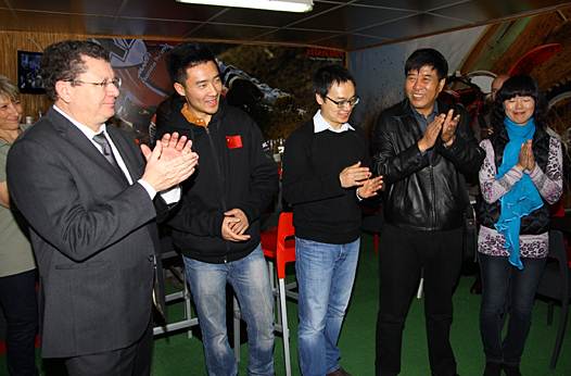 <b>Jacques Bolle - Président de la FFM, Xu Jianhao - pilote de Motocross Champion de Chine et d'Asie (a participé au MX des Nations 2011), Song Yu - Traducteur de la délégation chinoise, Fenghai Cen - Directeur Motocross à la CMSA, Bing Guo - Responsable des Relations Internationales à la CMSA (photo FFM)</b>

