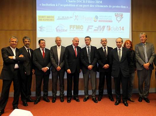 Serge Morelli – Président Club 14, Patrick Jacquot – Président GEMA Prévention, Jacques Bolle - Président de la FFM, Jean-Claude Hogrel – Président de la Branche 2RM du CNPA, Eric De Seynes, Président de la branche Moto de la CSIAM, Frédéric Péchenard – Délégué Interministériel à la Sécurité Routière, Thierry Archambault - Président Délégué de la Chambre Syndicale Internationale de l’Automobile et du Motocycle (CSIAM), Frédéric Fabre – Président CSNM, France Wolf - Représentant la Fédération[&hellip]