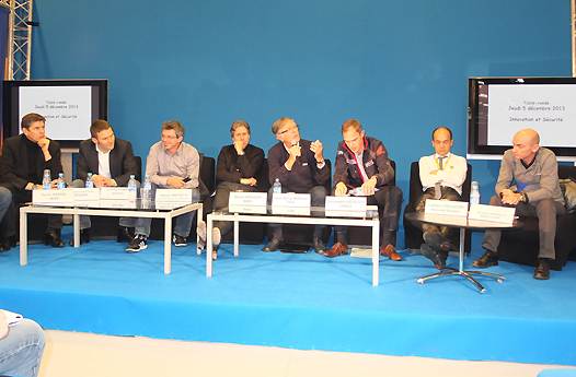 <b>Lors du forum Innovation et Sécurité, Jean-Pierre Moreau - Président du Comité Mobilité et Sécurité Routière (CMSR) a rappelé l'influence de la compétition dans l'évolution des équipements de sécurité en moto (photo Yume.com)</b>