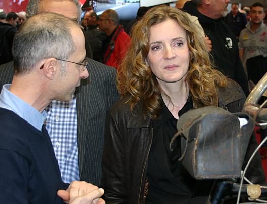 <b>Nathalie Kosciusko-Morizet reçue par Pierre Bonneville – Directeur de la Communication FFM sur le stand de la Fédération (photo FFM)</b>