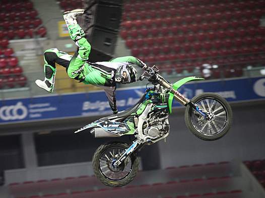 <b>Rémi Bizouard – Kawasaki (photo Nightofthejumps.com)</b>