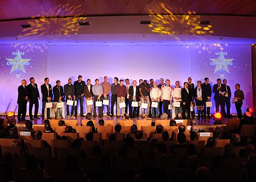 <b>Un des podiums avec les récipiendaires, notamment pour la moto Christophe Nambotin - KTM Champion du Monde d'Enduro E3 et Dominique Méliand - SERT Champion du Monde d'Endurance (photo CNOSF/KMSP)</b>