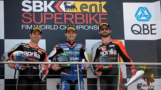 <b>Podium 1 SBK : Marco Melandri - Aprilia, Eugene Laverty - Suzuki et Sylvain Guintoli - Aprilia (photo World SBK)</b>
