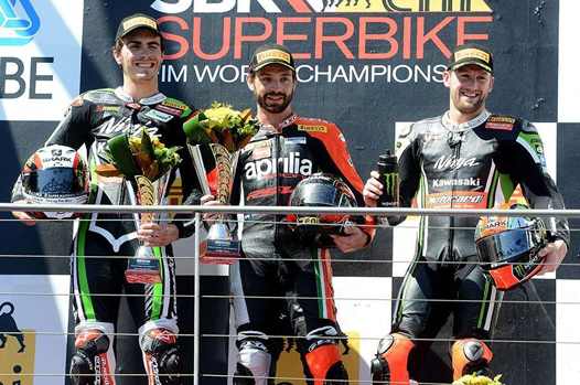 <b>Podium 2 SBK : Loris Baz - Kawasaki, Sylvain Guintoli - Aprilia et Tom Sykes - Kawasaki (photo World SBK)</b>