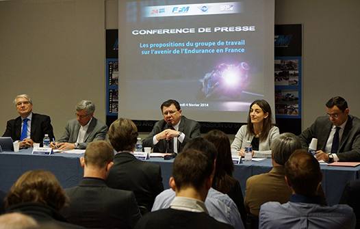 <b>Jean-Marc Desnues - Vice-Président de la FFM, Claude Michy - Président de PHA, Jacques Bolle - Président de la FFM, Sophie Casasnovas - Présidente de Larivière Organisation et Frédéric Lénart - Directeur Général de l’Automobile Club de l’Ouest (photo Lilian Martonell/FFM)</b>