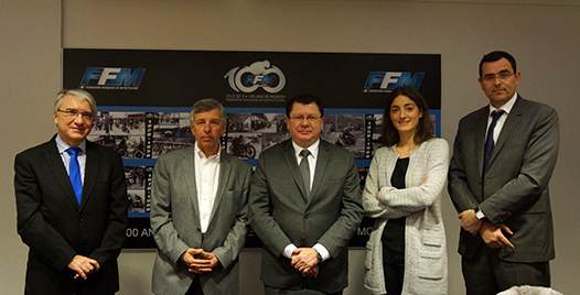 <b>Jean-Marc Desnues - Vice-Président de la FFM, Claude Michy - Président de PHA, Jacques Bolle - Président de la FFM, Sophie Casasnovas - Présidente de Larivière Organisation et Frédéric Lénart - Directeur Général de l’Automobile Club de l’Ouest (photo Lilian Martonell/FFM)</b>