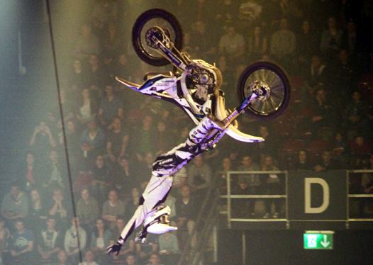 <b>Rémi Bizouard - Kawasaki (photo www.nightofthejumps.com)</b>