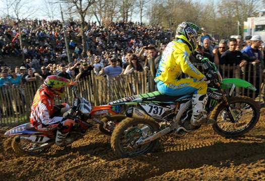 <b>Valentin Teillet - Kawasaki devant Sébastien Pourcel - KTM (photo www.elite-motocross.fr)</b>