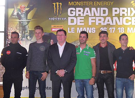 <b>Jacques Bolle - Président de la FFM, entouré des pilotes Johann Zarco, Jules Danilo, Mike di Meglio, Louis Rossi et Alexis Masbou (Photo FFM)</b>