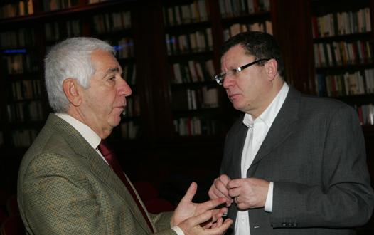 <b>Vincenzo Mazzi, Président de la FIM Europe et Jacques Bolle, Président de la FFM lors de la conférence de presse FFM du 7 décembre 2011.</b>