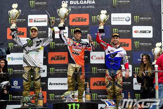 <b>Podium MXGP/Overall : Gautier Paulin - Kawasaki, Tony Cairoli - KTM et Jeremy van Horebeek - Yamaha (photo mxgp.com)</b>