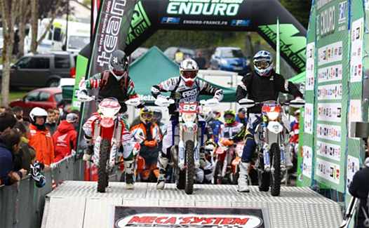 <b>Podium de départ (photo enduro-france.fr)</b>